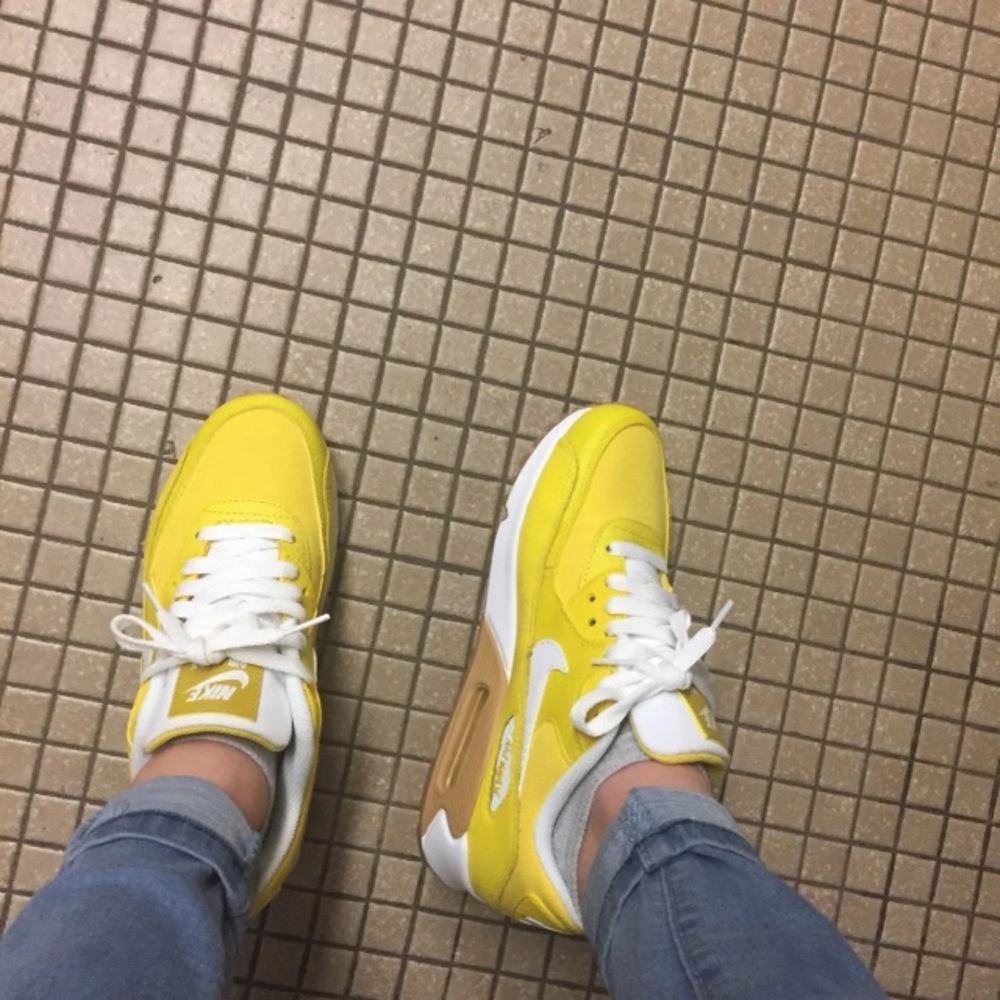 Air max 90s ( Price is firm ) 💡